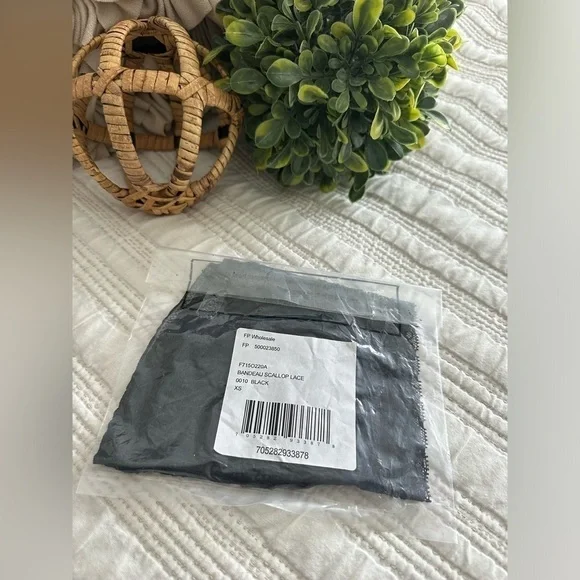 Free People Intimately Scallop Lace Bandeau in Black Size XS - Picture 14 of 14